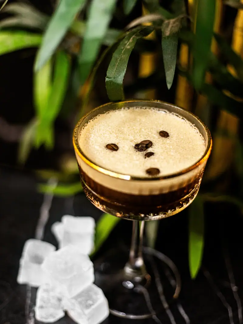 Espresso Martini cu boabe de cafea