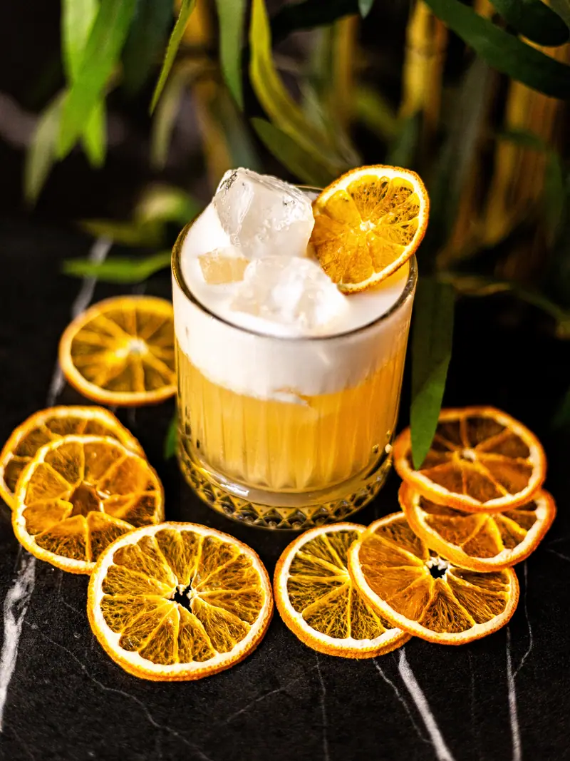 Cocktail cu portocale deshidratate